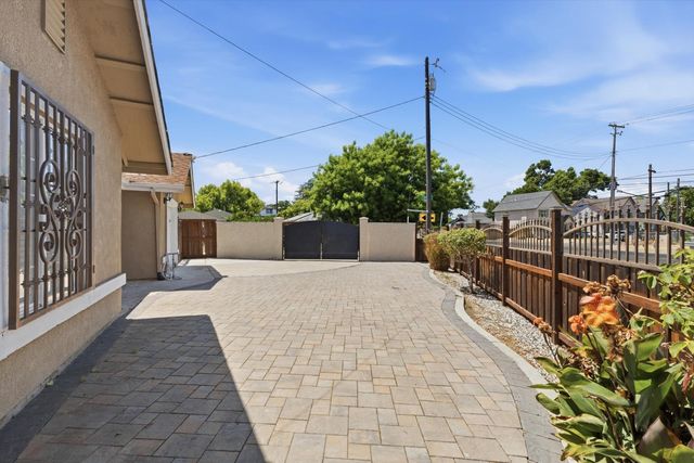 3700 12th Avenue, Sacramento, CA 95817