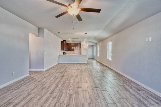 10663 Penelope, Converse, TX 78109