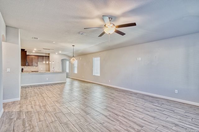 10663 Penelope, Converse, TX 78109