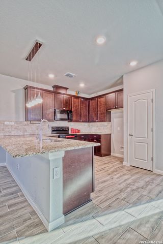 10663 Penelope, Converse, TX 78109