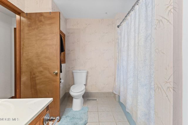 1425 S Crissey Road, Holland, OH 43528
