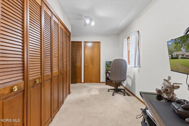 1425 S Crissey Road, Holland, OH 43528