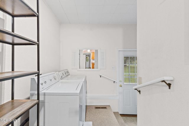 1425 S Crissey Road, Holland, OH 43528
