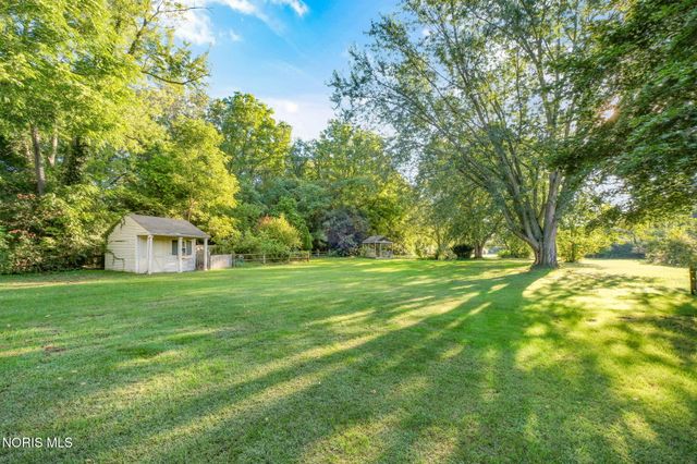 1425 S Crissey Road, Holland, OH 43528