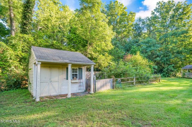 1425 S Crissey Road, Holland, OH 43528