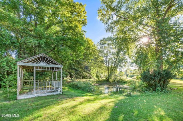 1425 S Crissey Road, Holland, OH 43528