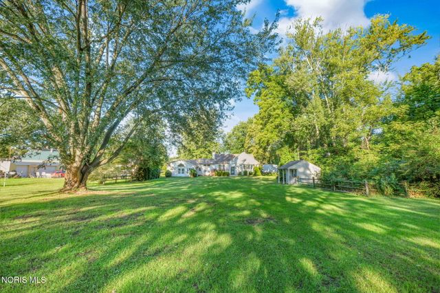 1425 S Crissey Road, Holland, OH 43528