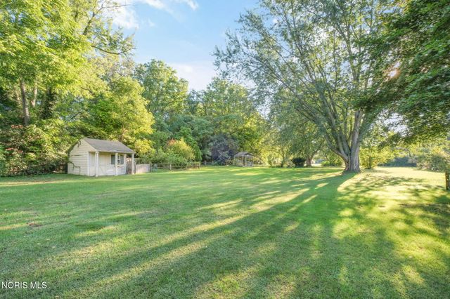 1425 S Crissey Road, Holland, OH 43528