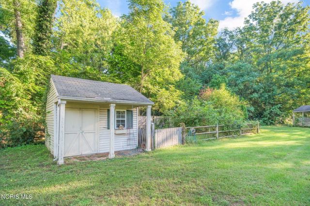 1425 S Crissey Road, Holland, OH 43528