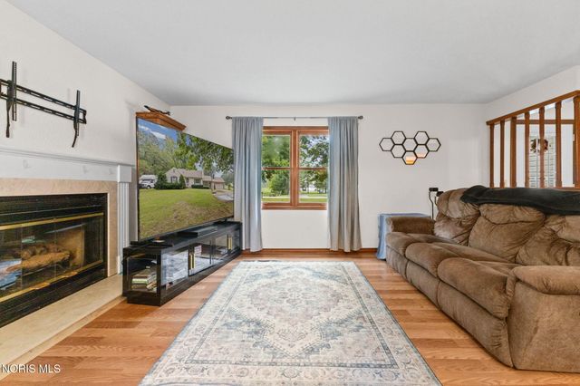 1425 S Crissey Road, Holland, OH 43528