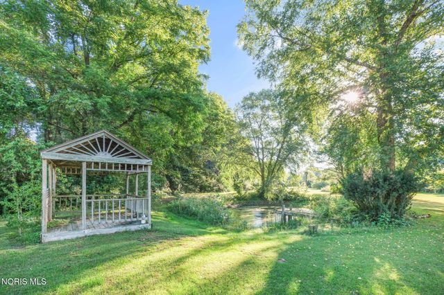 1425 S Crissey Road, Holland, OH 43528