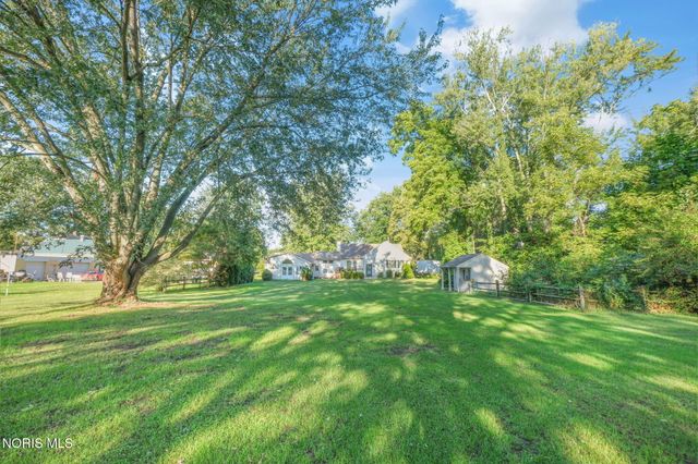 1425 S Crissey Road, Holland, OH 43528