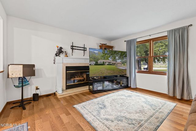 1425 S Crissey Road, Holland, OH 43528