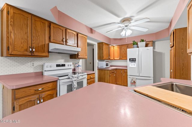 1425 S Crissey Road, Holland, OH 43528