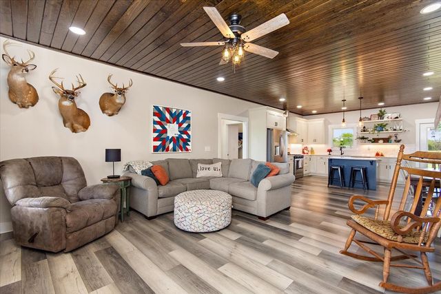 211 Miller Farm Ln, Winchester, TN 37398