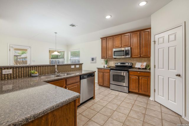 8927 LIBERTY VW, Converse, TX 78109