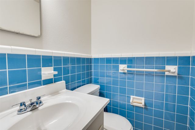 402 W Grauwyler Road, Irving, TX 75061