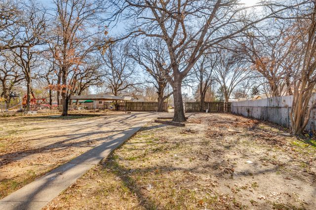 402 W Grauwyler Road, Irving, TX 75061