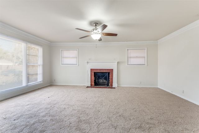 402 W Grauwyler Road, Irving, TX 75061