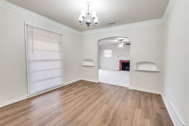 402 W Grauwyler Road, Irving, TX 75061