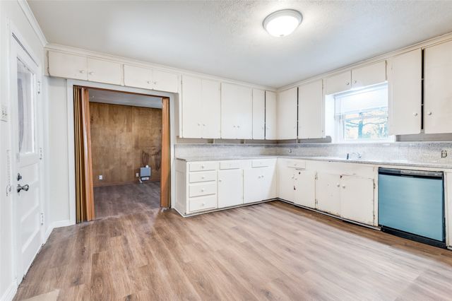 402 W Grauwyler Road, Irving, TX 75061