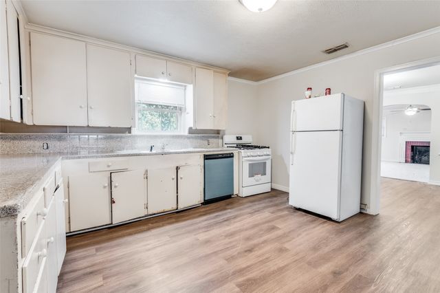 402 W Grauwyler Road, Irving, TX 75061