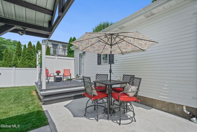 6 Glenwood Street, Guilderland, NY 12084
