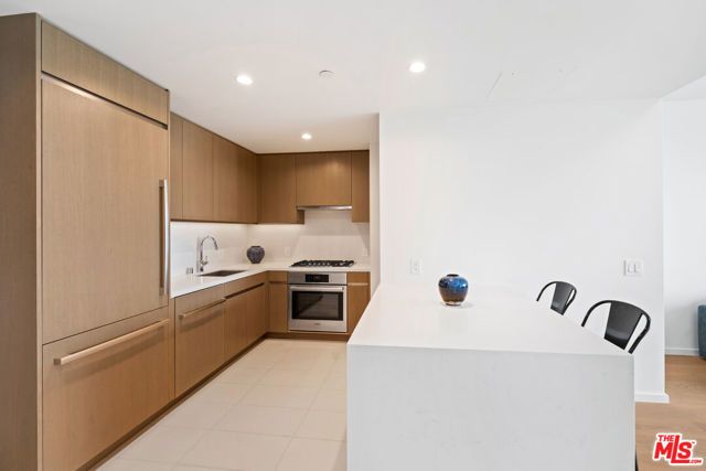 889 Francisco Street 3401, Los Angeles, CA 90017