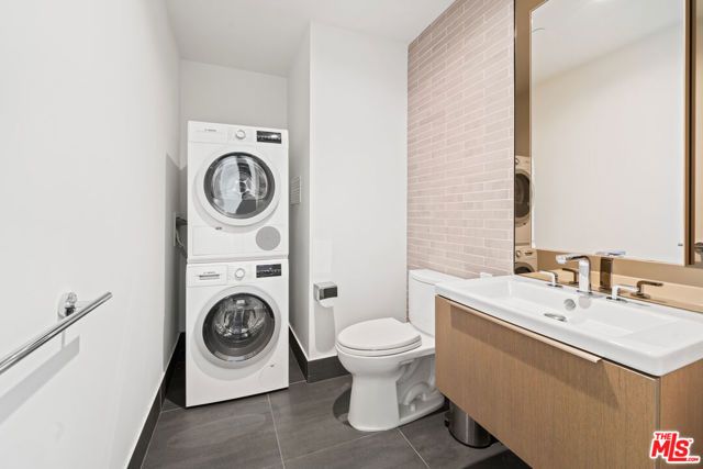 889 Francisco Street 3401, Los Angeles, CA 90017
