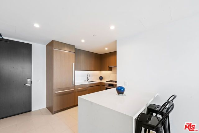 889 Francisco Street 3401, Los Angeles, CA 90017
