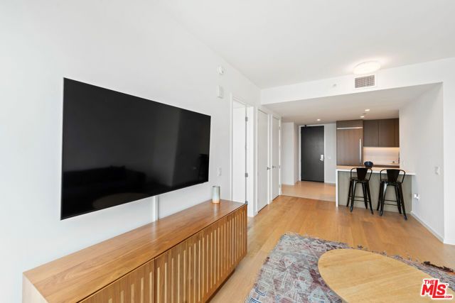 889 Francisco Street 3401, Los Angeles, CA 90017