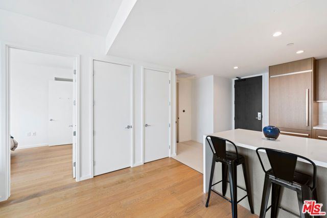 889 Francisco Street 3401, Los Angeles, CA 90017