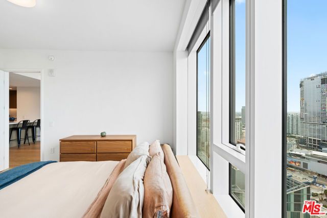 889 Francisco Street 3401, Los Angeles, CA 90017
