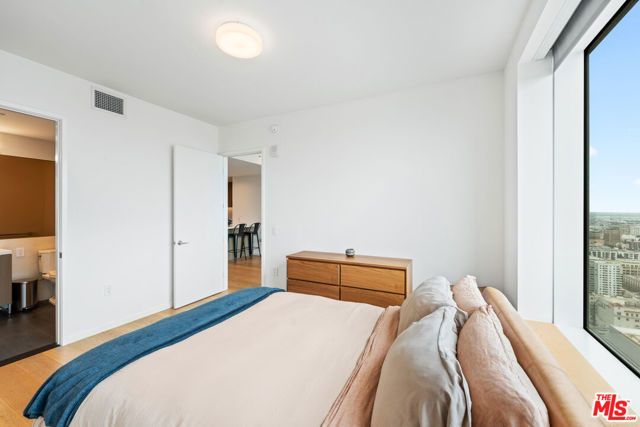 889 Francisco Street 3401, Los Angeles, CA 90017