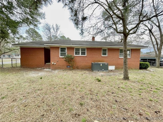 531 E Donaldson Avenue, Raeford, NC 28376