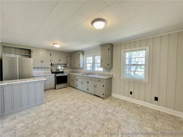 531 E Donaldson Avenue, Raeford, NC 28376