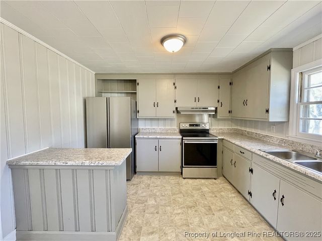 531 E Donaldson Avenue, Raeford, NC 28376