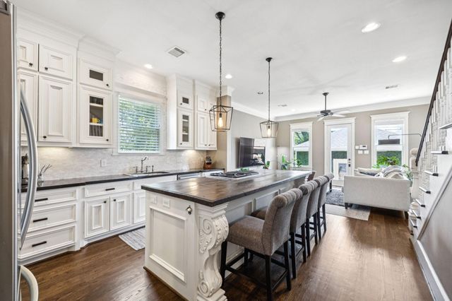 204 E 26th Street, Houston, TX 77008