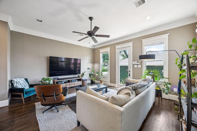 204 E 26th Street, Houston, TX 77008