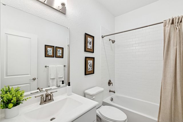 220 Dunovant Drive, Sealy, TX 77474