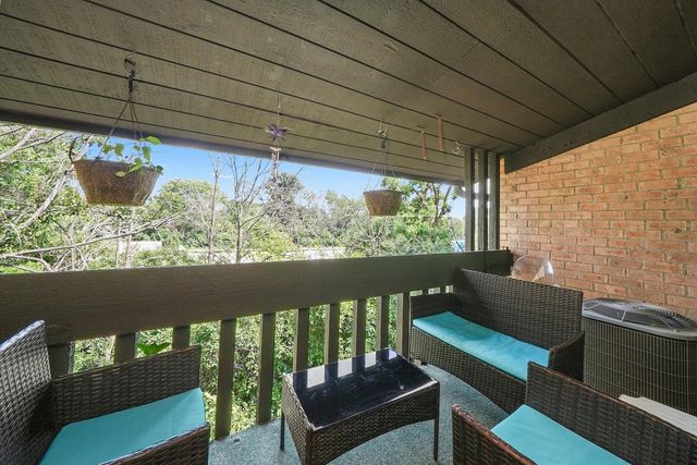 6107 Knoll Valley Drive 308, Willowbrook, IL 60527