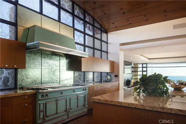 2526 Riviera Drive, Laguna Beach, CA 92651