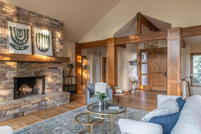 2834 NW Lakemont Drive, Bend, OR 97703