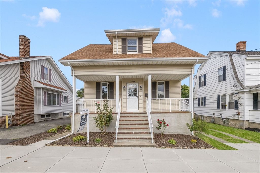 1268 President Ave, Fall River, MA 02720