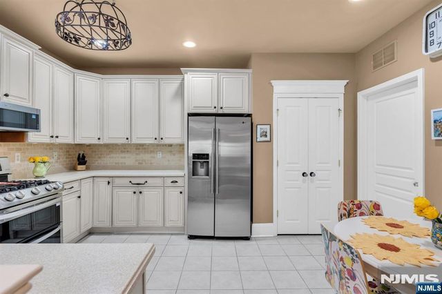 2304 Conrad Way 2304 Building 2, Franklin, NJ 08873