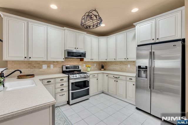 2304 Conrad Way 2304 Building 2, Franklin, NJ 08873