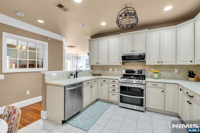 2304 Conrad Way 2304 Building 2, Franklin, NJ 08873