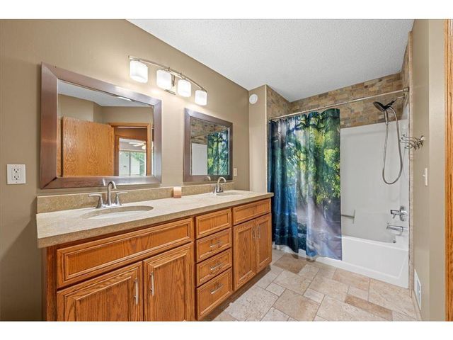 2870 Jordan Drive, Saint Paul, MN 55125