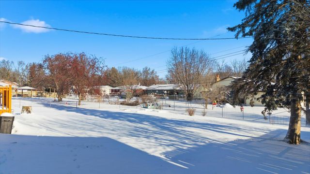 6424 Zealand Avenue N, Brooklyn Park, MN 55428