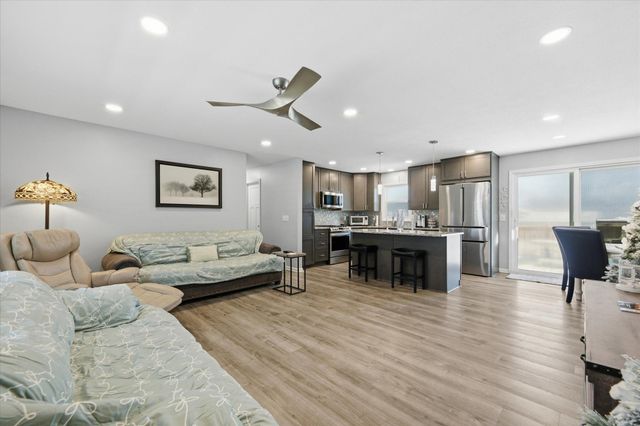 6424 Zealand Avenue N, Brooklyn Park, MN 55428